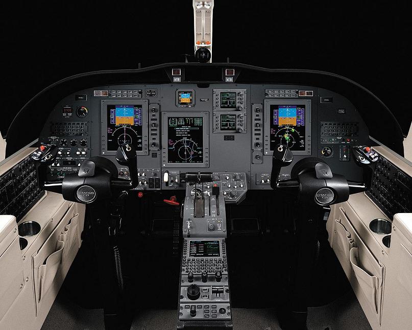 CJ3 Flight Deck